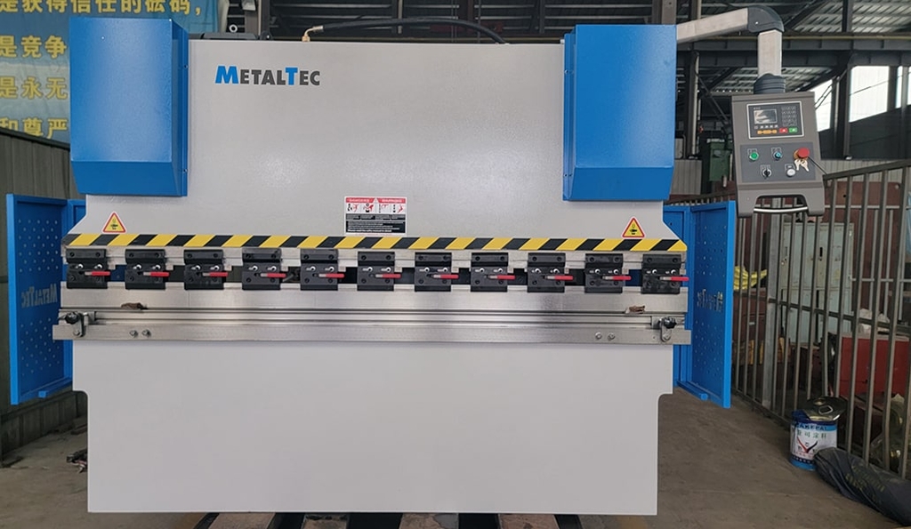 Листогибочный гидравлический пресс MetalTec HBM 63/2500 (Е22, инвертор заднего упора) — фото 2
