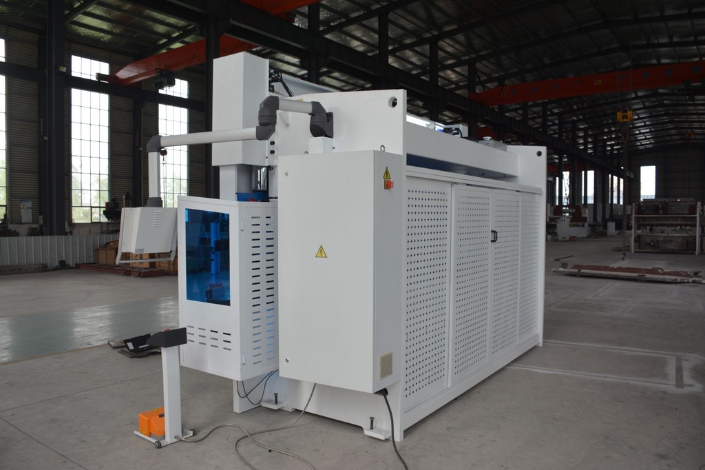 Вертикальный листогибочный пресс CNC-PBA 170x2600 с ЧПУ DELEM DA-66T — фото 3