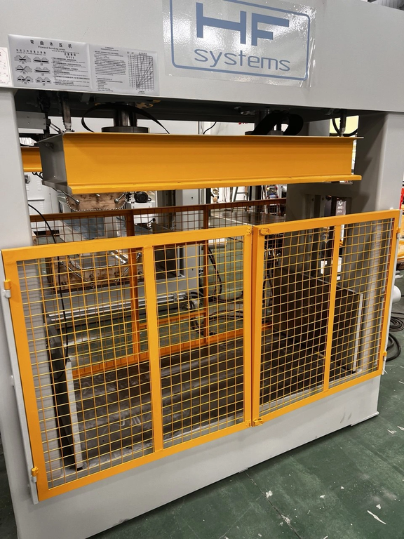 Гидравлический пресс HF Systems для производства гнуто-клееных изделий с ТВЧ генератором — фото 3