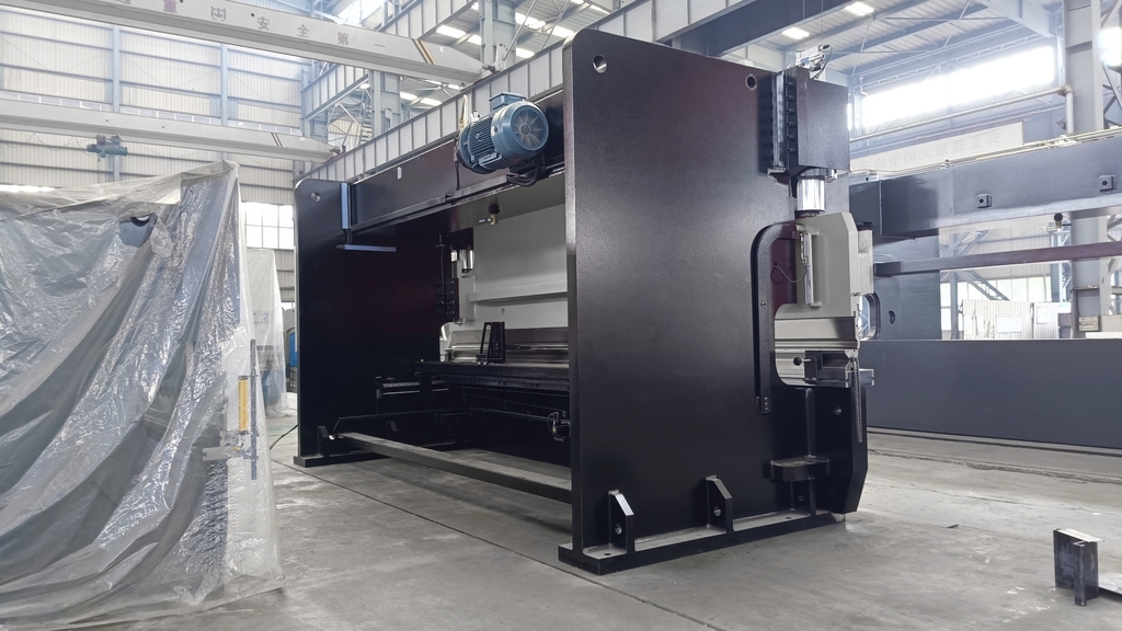 Листогибочный гидравлический пресс с ЧПУ MetalTec HBC 250/3200 — фото 3