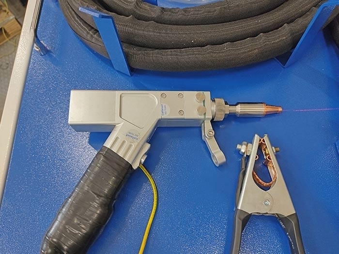 Аппарат лазерной сварки KY-W-HW1500-C 1.5кВт Raycus 4в1 (резка, сварка, очистка, очистка сварочных швов) с механизмом подачи проволоки и водным охлаждением — фото 13