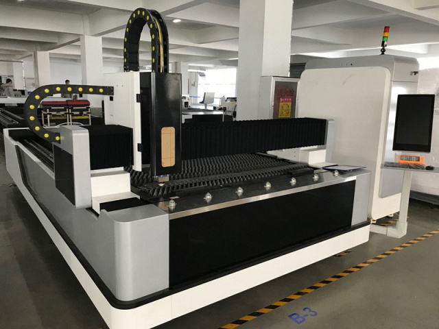 Оптоволоконная установка лазерного раскроя IRONMAC 3015C — фото 2